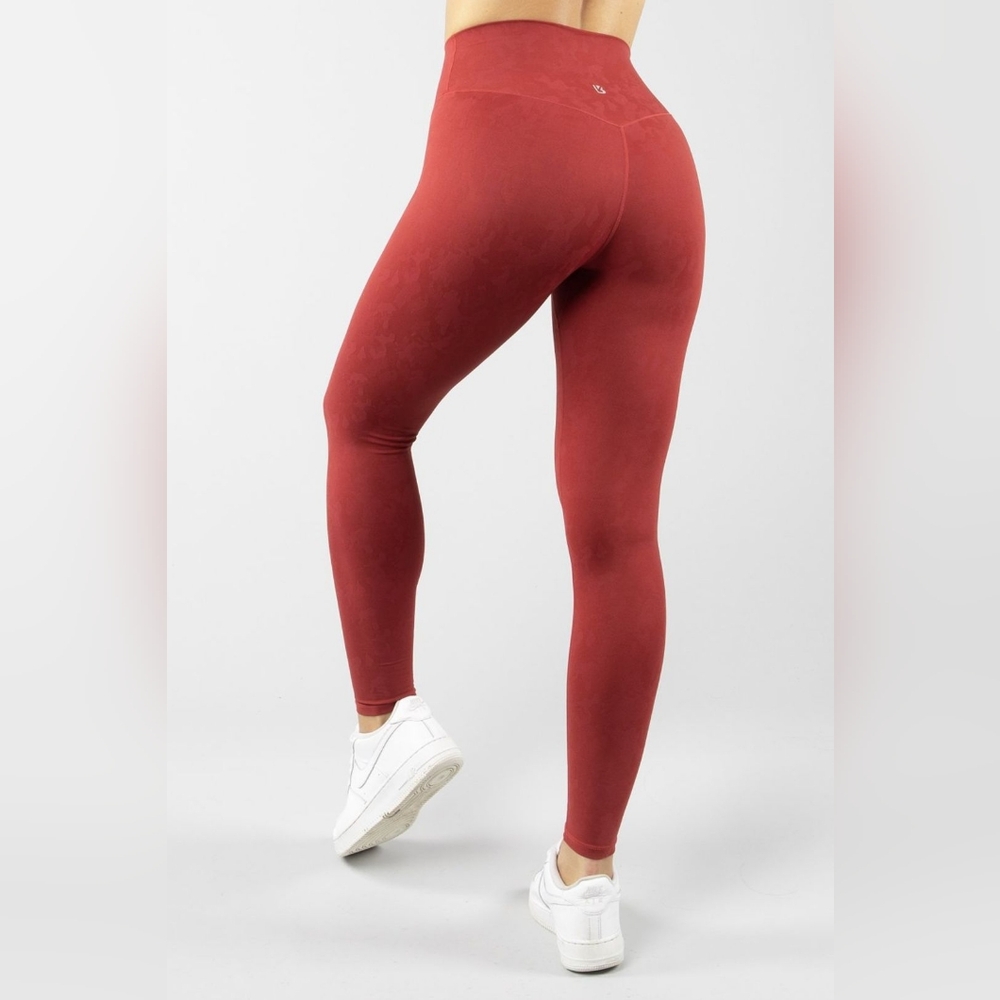 Buff Bunny Collection Confidential Red Camo Legging Size Small Womens
